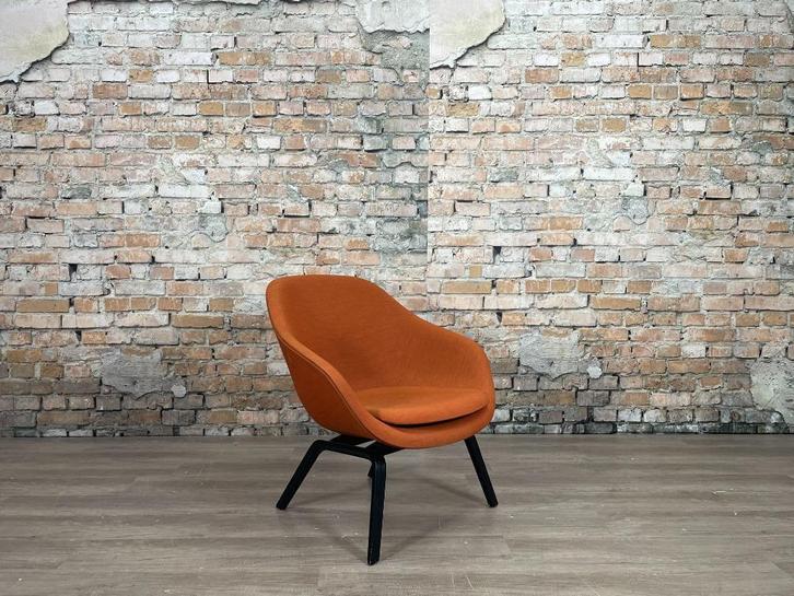 Hay AAL 82 bij TheReSales, Huis en Inrichting, Fauteuils, Zo goed als nieuw, Hout, Stof, 75 tot 100 cm, 75 tot 100 cm, Ophalen