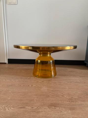 Smaqq salontafel geel glas met goud en zwart glazen blad beschikbaar voor biedingen
