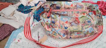 Ollily luiertas met vrolijke print beschikbaar voor biedingen