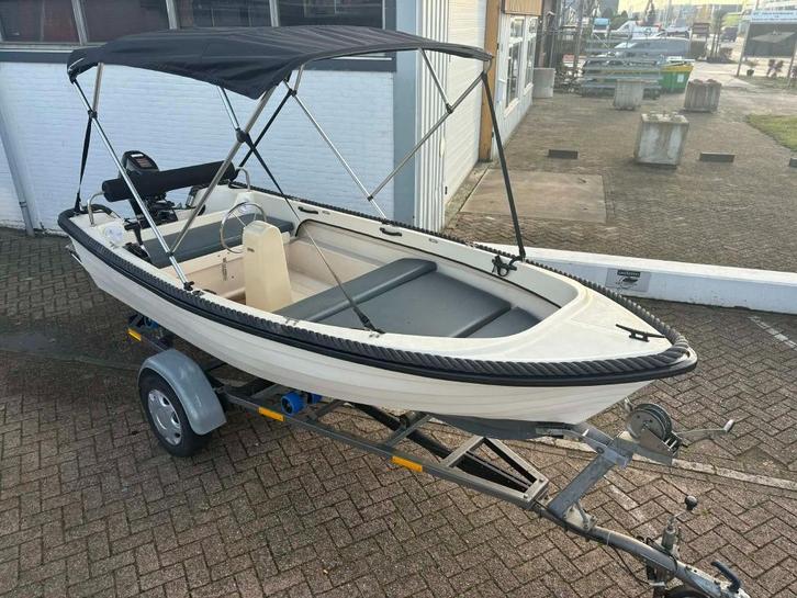Uttern 430 sloep met Suzuki 9.9 pk en trailer, Watersport en Boten, Sloepen, Gebruikt, 10 tot 30 pk, 3 tot 6 meter, Buitenboordmotor