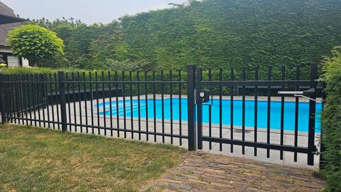 Zwart hek met poort/kinderslot – 8,25 meter totaal, Tuin en Terras, Tuinhekken en Hekwerk, Zo goed als nieuw, IJzer, Met poort