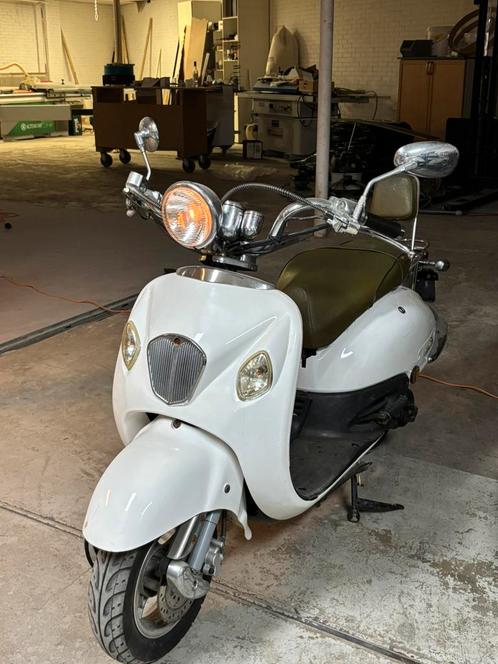 Znen retro scooter 50cc blauw kenteken, Fietsen en Brommers, Snorfietsen en Snorscooters, Zo goed als nieuw, Overige merken, Ophalen of Verzenden