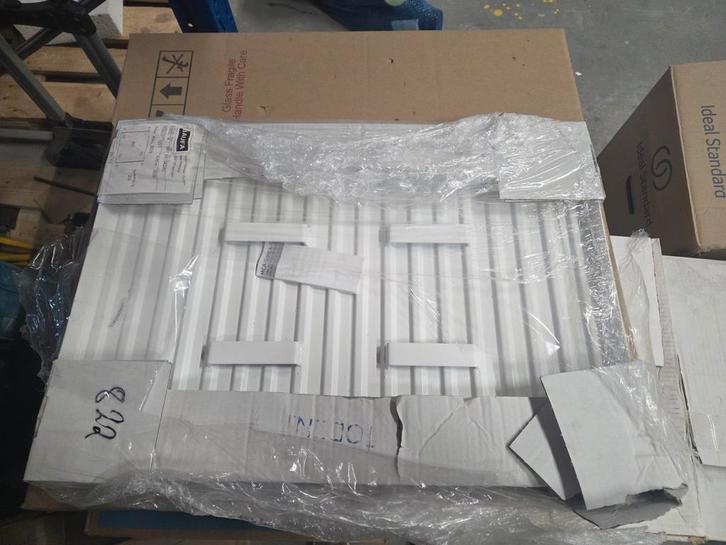 1 Nieuwe vlakke radiator H42xB61xD4, Doe-het-zelf en Verbouw, Verwarming en Radiatoren, Nieuw, Radiator, 30 tot 80 cm, 60 tot 150 cm