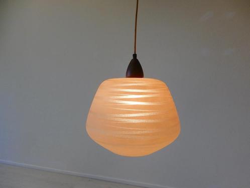 Vintage Lamp Hanglamp Jaren 50 / 60 Melkglas Teakhoud, Huis en Inrichting, Lampen | Hanglampen, Gebruikt, Minder dan 50 cm, Glas