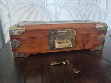 Oud Chinees Rozenhouten Sieradenkistje - Jade - Koper - beschikbaar voor biedingen