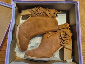 Suède boots beschikbaar voor biedingen