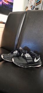 Nike team hustle 08 maat 38, Ophalen, Zo goed als nieuw, Schoenen