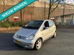 Mercedes-Benz A-klasse 160 Elegance Lang LEUKE AUTO RIJDT EN, Auto's, Voorwielaandrijving, 400 kg, Leder en Stof, Bedrijf