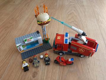 LEGO City Brand bij het hamburgerrestaurant 60214 beschikbaar voor biedingen