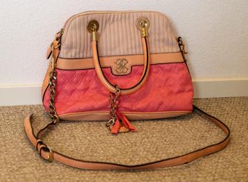 Guess tas roze beschikbaar voor biedingen