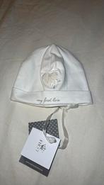 Nieuw mooi wit mutsje maat 38 cm (0-3 maand) merk First, Kinderen en Baby's, Meisje, Maat 56, Ophalen of Verzenden, Muts