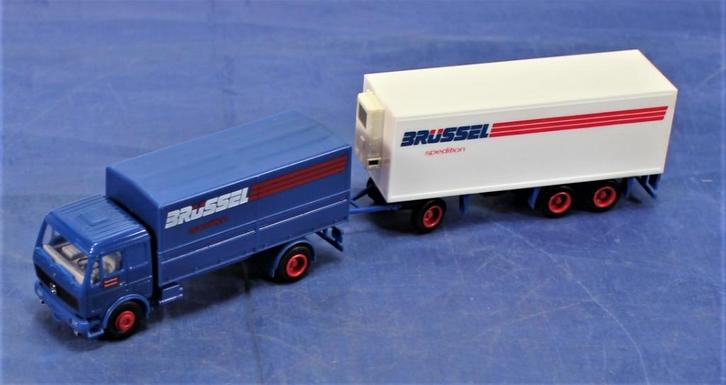 Herpa 1/87 HWE 0215 Mercedes huifwagen/  koelaanhanger., Hobby en Vrije tijd, Modelauto's | 1:87, Zo goed als nieuw, Bus of Vrachtwagen