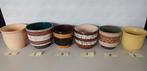 6 Retro bloempotten vintage terracotta cachepots met reliëf, Rond, Binnen, Ophalen of Verzenden, Aardewerk