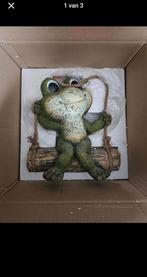 Leuke kikker voor buiten op schommel, Ophalen of Verzenden, Nieuw, Kunststof, Dierenbeeld