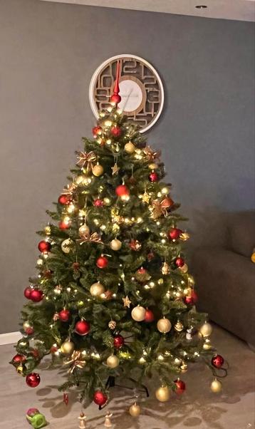 Mooie kerstboom met rode-gouden decoratie 1,8 m beschikbaar voor biedingen