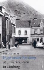 In en onder het dorp - Mijnwerkersleven in Limburg, Boeken, Geschiedenis | Stad en Regio, Verzenden, 20e eeuw of later, Nieuw