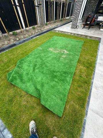 2x3 kunstgras. Twee van deze beschikbaar beschikbaar voor biedingen