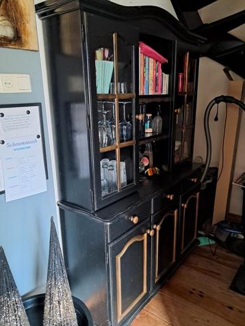 GRATIS AFHALEN!! ZSM.. Buffetkast Zwart met Goud beschikbaar voor biedingen