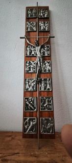Vintage wandkruis van tin en hout uit 1960, gemerkt, Antiek en Kunst, Antiek | Tin, Ophalen of Verzenden