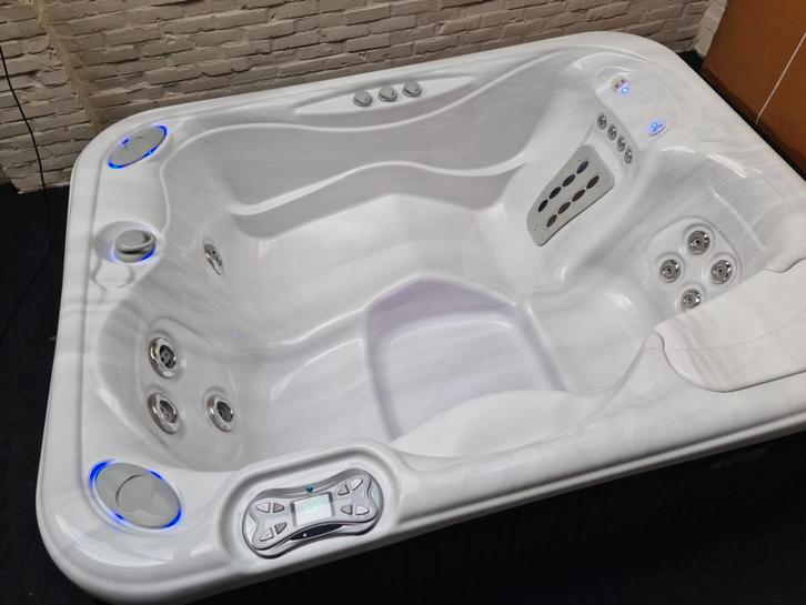Hotspring Jetsetter, Tuin en Terras, Bubbelbaden en Hottubs, Gebruikt, Vast, Filter, Pomp, Ophalen of Verzenden