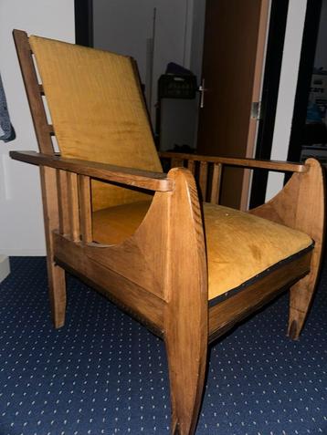 Vintage Fauteuil met Houten Frame beschikbaar voor biedingen