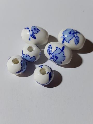 Wit met blauwe bloem porseleinen kralen 