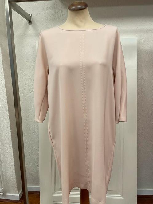 Marc Cain Jurk - Maat L 4 40 - Zachtroze - nieuwstaat, Kleding | Dames, Jurken, Nieuw, Maat 42/44 (L), Roze, Knielengte, Ophalen of Verzenden