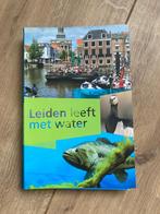 Leiden leeft met water, Ophalen of Verzenden, Zo goed als nieuw