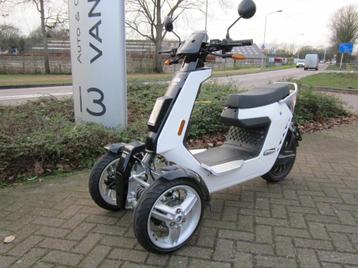 Move V28 ZONDER HELM als SCOOTMOBIEL gereg. !snelheid 45KM beschikbaar voor biedingen