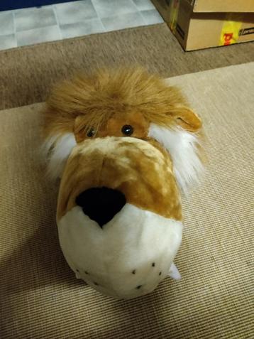 Poppenkast leeuw beschikbaar voor biedingen