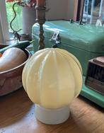 Thabur lamp beige / geel glas met wit armatuur, Antiek en Kunst, Ophalen of Verzenden