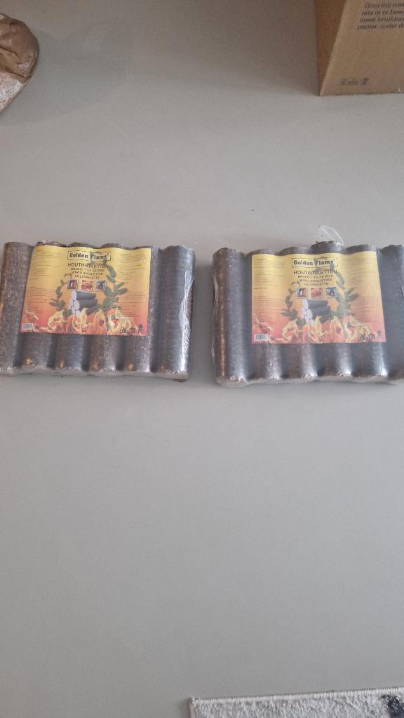 Houtbriketten van Goldenflame, Tuin en Terras, Haardhout, Stammen, Overige houtsoorten, Minder dan 3 m³, Ophalen