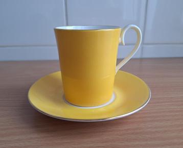 Kop en Schotel van Royal Albert Bone China England, Geel beschikbaar voor biedingen