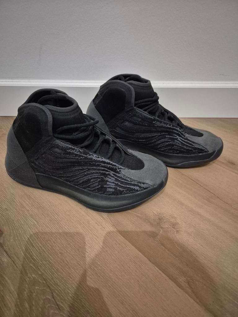 Adidas YEEZY Quantum Onyx Maat 41 1/3, Ophalen of Verzenden, Zo goed als nieuw, Schoenen