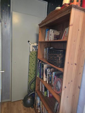 boekenkast beschikbaar voor biedingen