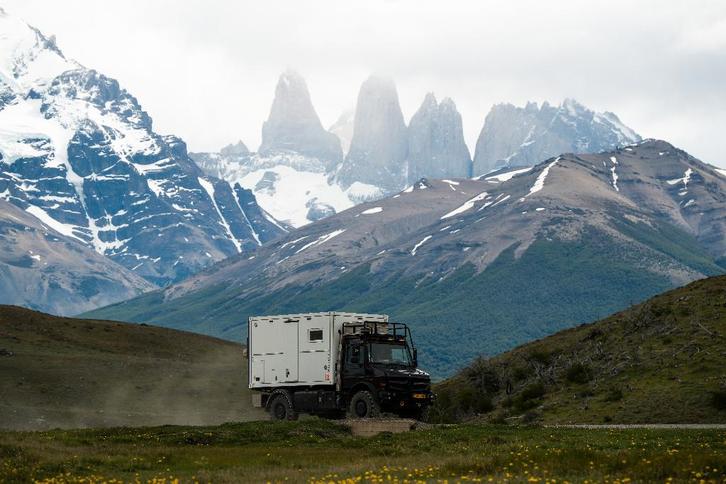 camper off road Unimog, Caravans en Kamperen, Campers, Bedrijf, tot en met 4, Alkoof, Overige merken, Mercedes, Diesel, Automaat