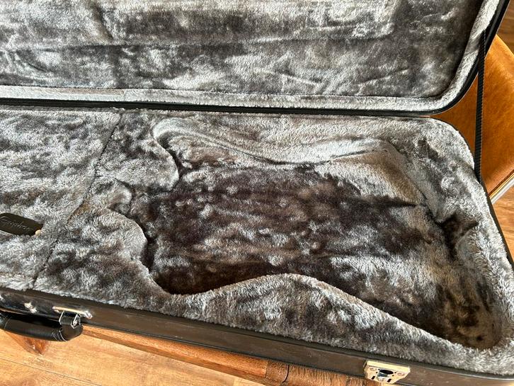 Gitaarkoffer Firebird en SKB les paul, Muziek en Instrumenten, Behuizingen en Koffers, Gebruikt, Elektrische gitaar, Flightcase