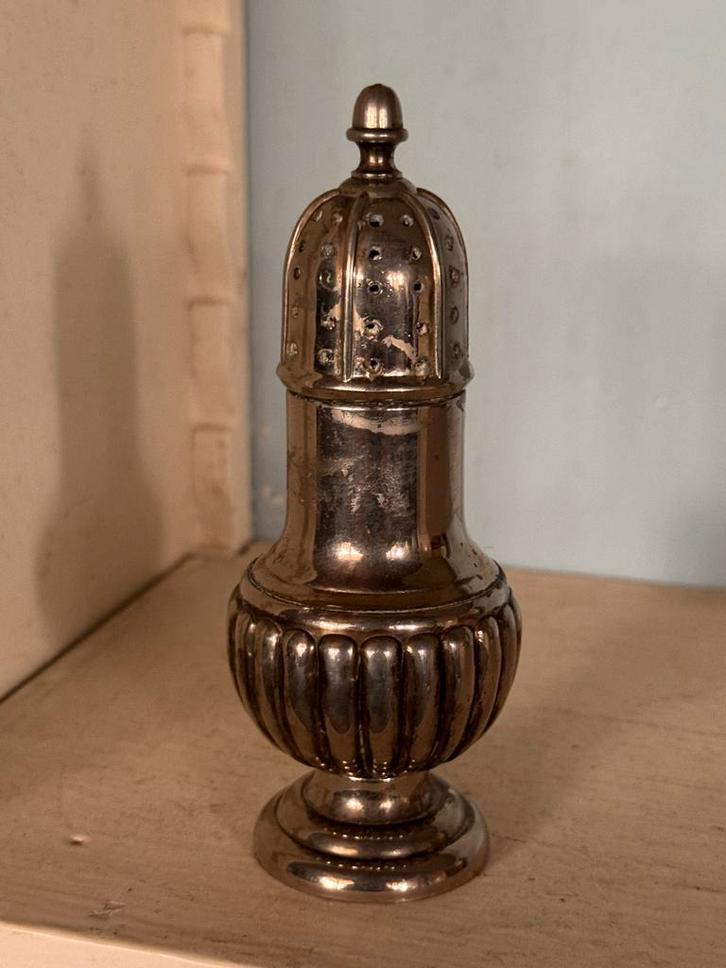 Vintage Poedersuiker Strooier - 12 cm, Antiek en Kunst, Curiosa en Brocante, Ophalen of Verzenden