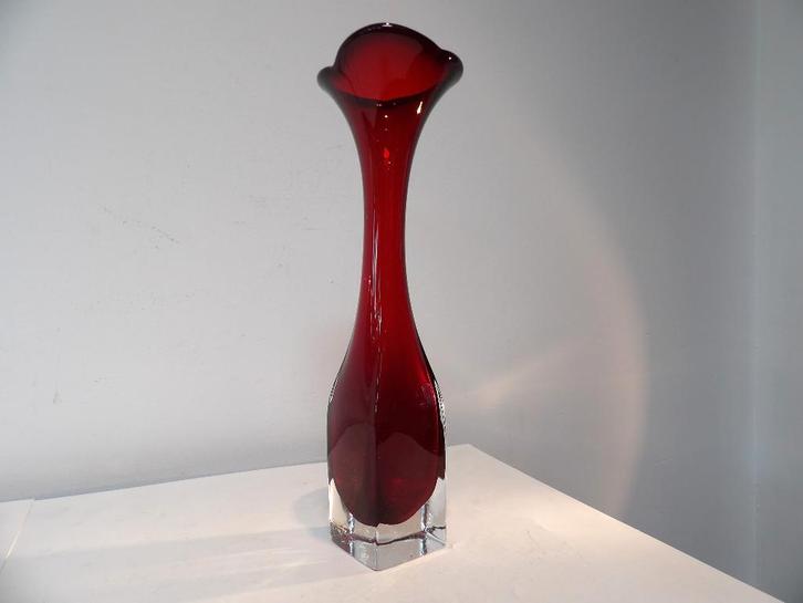 Aseda Zweedse Sixties Vaas, Robijn rood, Antiek en Kunst, Antiek | Vazen, Ophalen of Verzenden