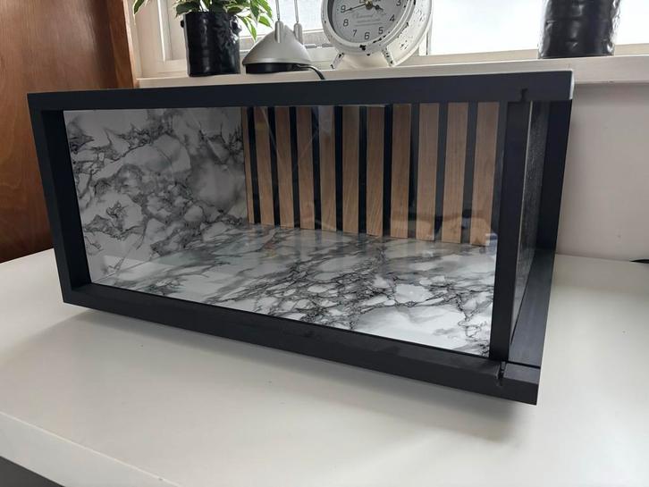 Vitrinekast voor modelauto's, Huis en Inrichting, Kasten | Vitrinekasten, Zo goed als nieuw, Minder dan 100 cm, Minder dan 50 cm