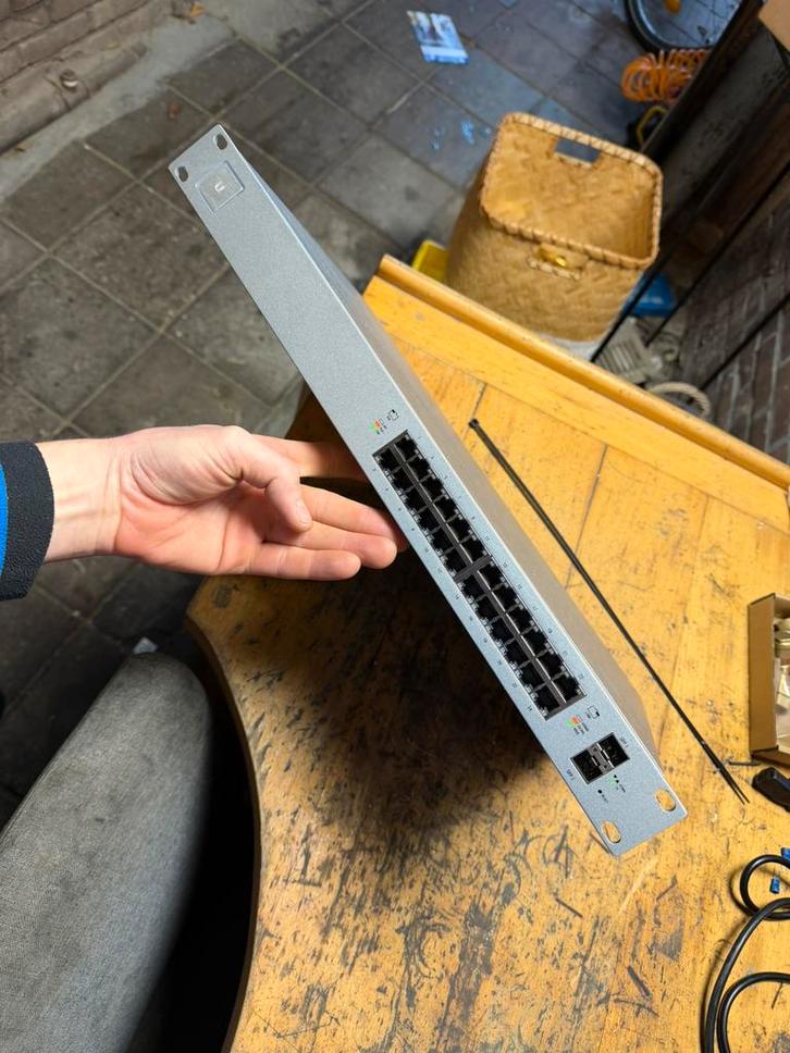 Ubiquity usw-24-poe 250 unifi DEFECT!, Computers en Software, Netwerk switches, Niet werkend, Ophalen of Verzenden