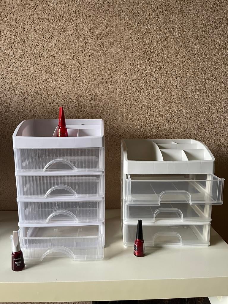 2 nieuwe make-up displays / Ladenrekje, Ophalen, Zo goed als nieuw