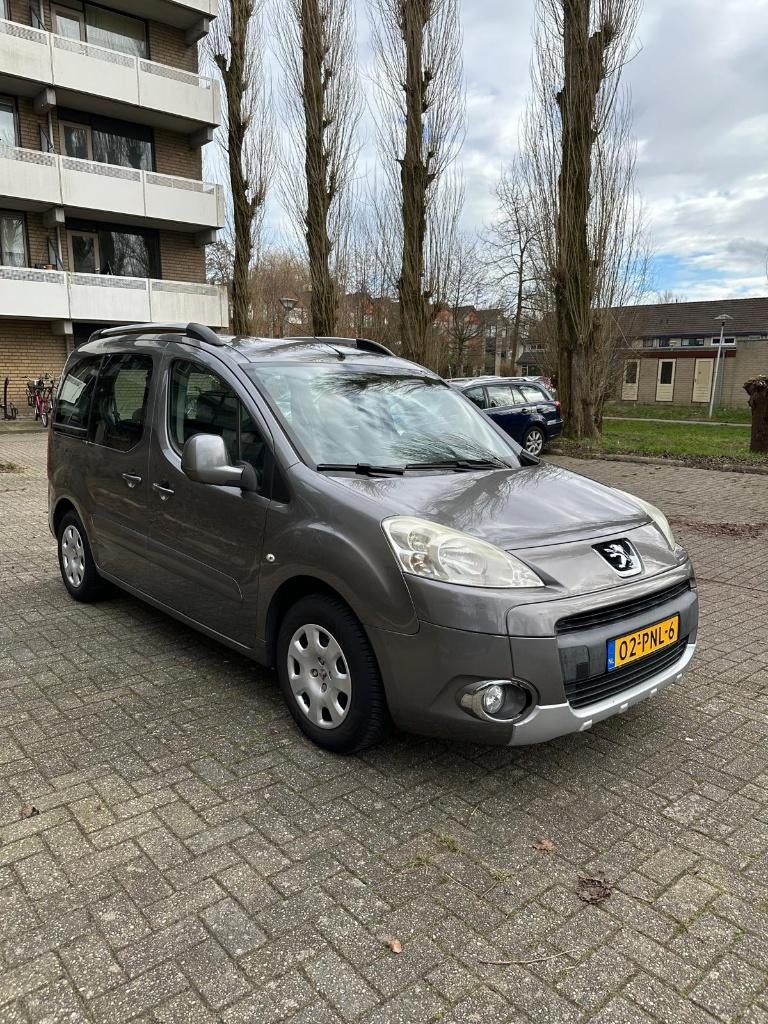 Peugeot Partner 1.6 16V 88KW Tepee 7PL 2011 Grijs, Auto's, Voorwielaandrijving, 4 cilinders, Bluetooth, 75 €/maand