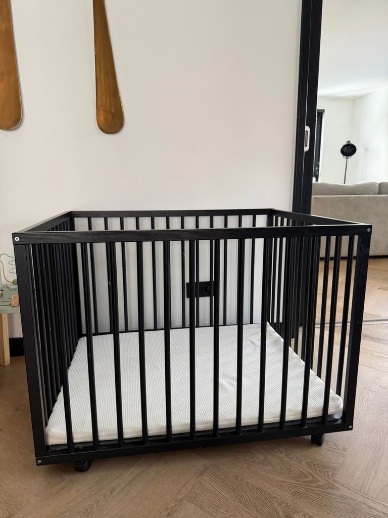 Speelbox met verstelbare wieltjes, Kinderen en Baby's, Boxen, Ophalen of Verzenden, Zo goed als nieuw, Wieltjes