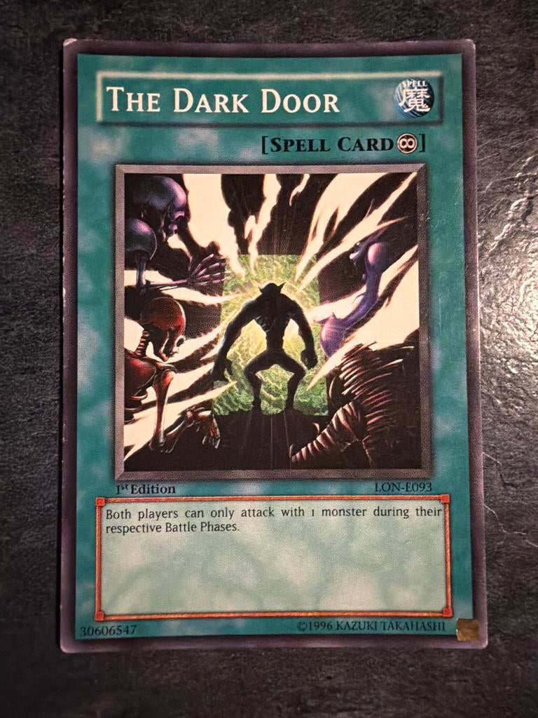 Yu-Gi-Oh! The Dark Door Spell Card 1st Edition LON-E093, Ophalen of Verzenden, Gebruikt, Losse kaart