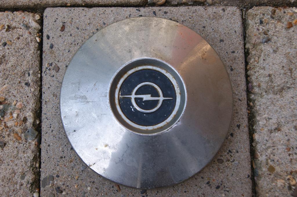 1 losse originele naaf wieldop Opel Rekord 1970, Auto diversen, Wieldoppen, Ophalen of Verzenden, Gebruikt