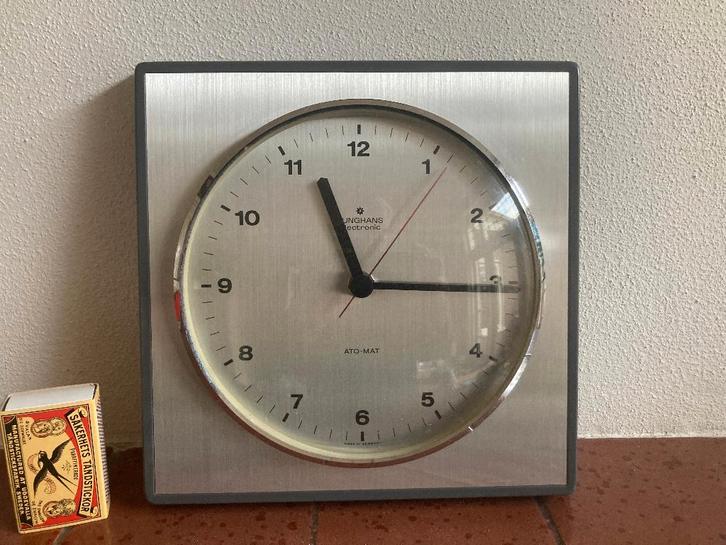 Vintage Junghans ato-mat zilver metalen muurklok vierkant, Huis en Inrichting, Woonaccessoires | Klokken, Zo goed als nieuw, Wandklok