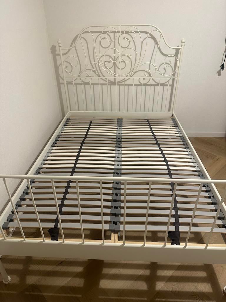 IKEA Bed 140x200 - Wit metalen frame met lattenbodem, Ophalen, Gebruikt, Wit, Tweepersoons