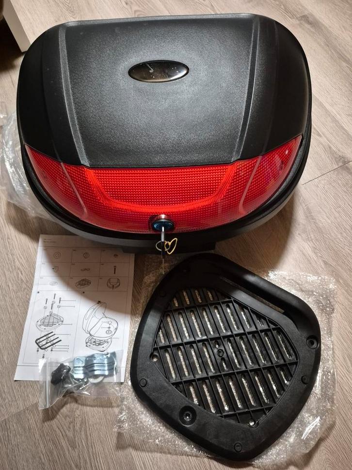 Nieuwe universele topkoffer voor scooter/motor, Motoren, Accessoires | Koffers en Tassen, Nieuw, Ophalen