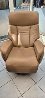 Hukla lederen sta-op-stoel, Ophalen, Zo goed als nieuw, 50 tot 75 cm